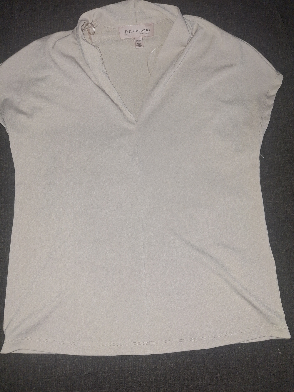 Philosophy Cream Short Sleeve V-Notch Tunic Top